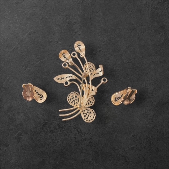 Women's Gold Tone Filigree Flower with Black Crystal Prong-Set Brooch & Earrings - Picture 3 of 6